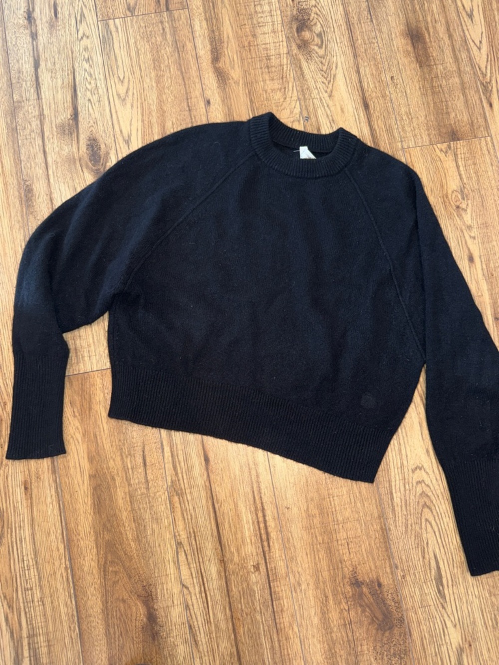 Aritzia Babaton Black cropped cashmere sweater